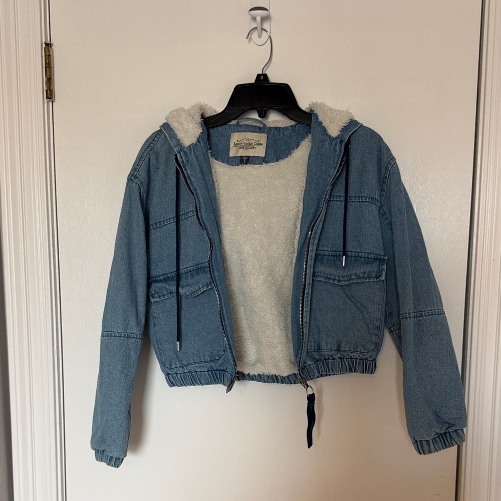Ashely vintage charm- cropped Denim Jacket with White Fleece Lining- size small - Picture 1 of 4